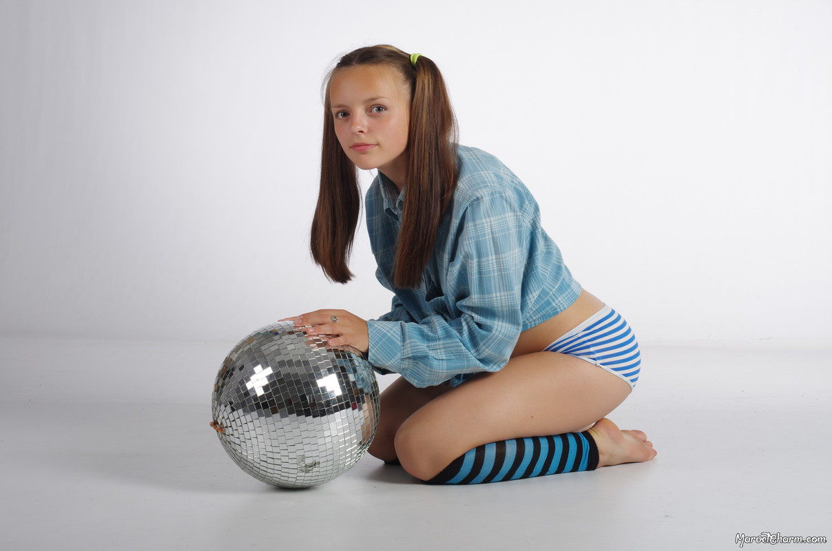 MarvelCharm_Nika-Disco-Ball-007