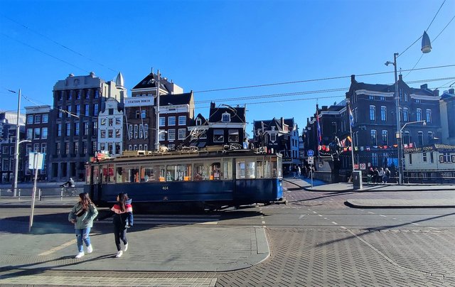 Amsterdam 2023 en pareja - Blogs de Holanda - Conociendo la ciudad, casas danzantes, Rembrandt, Monet, Van Gogh. (9)