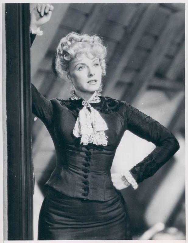 paulette_goddard_mb14