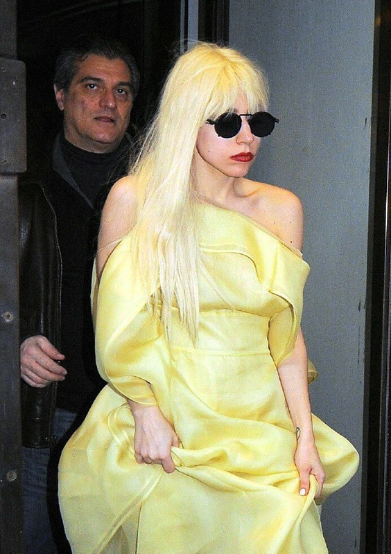 Lady-Gaga-leaving-Cecconi-s-restaurant-0