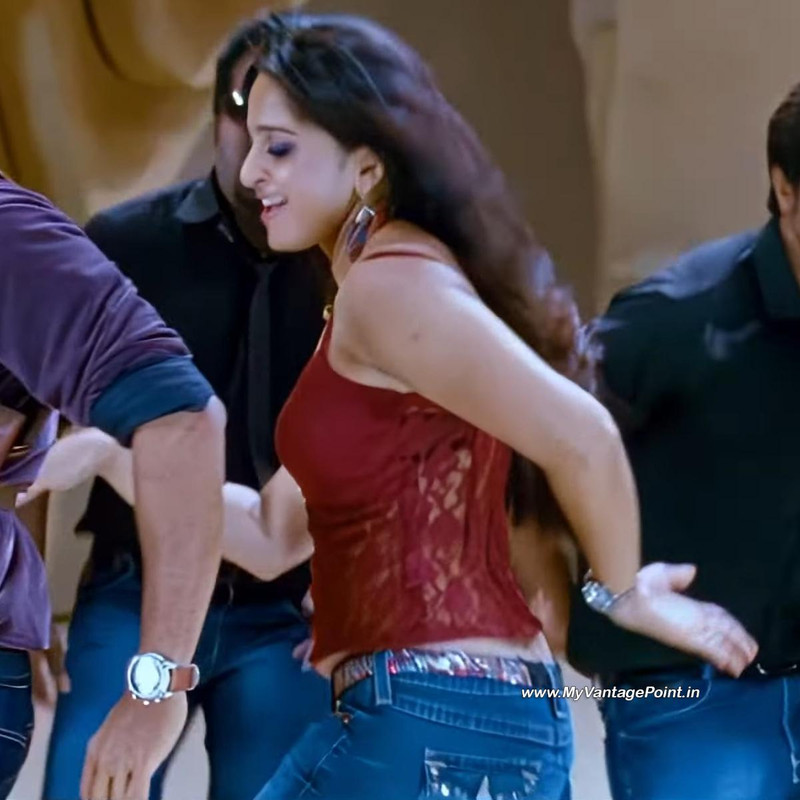 red-dress-look-of-anushka-shetty-in-singam-2-2013-Kannukkulle-song