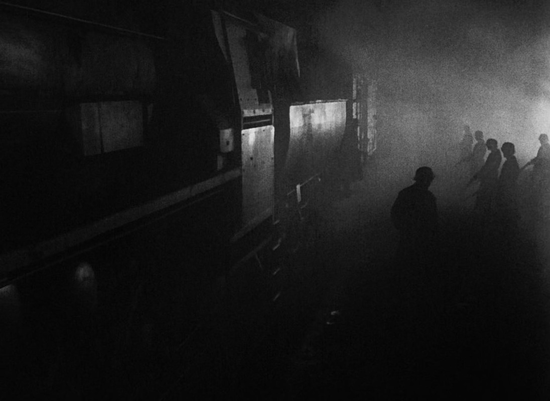Night and Fog (1955) (1080p BluRay x265 r00t)-7