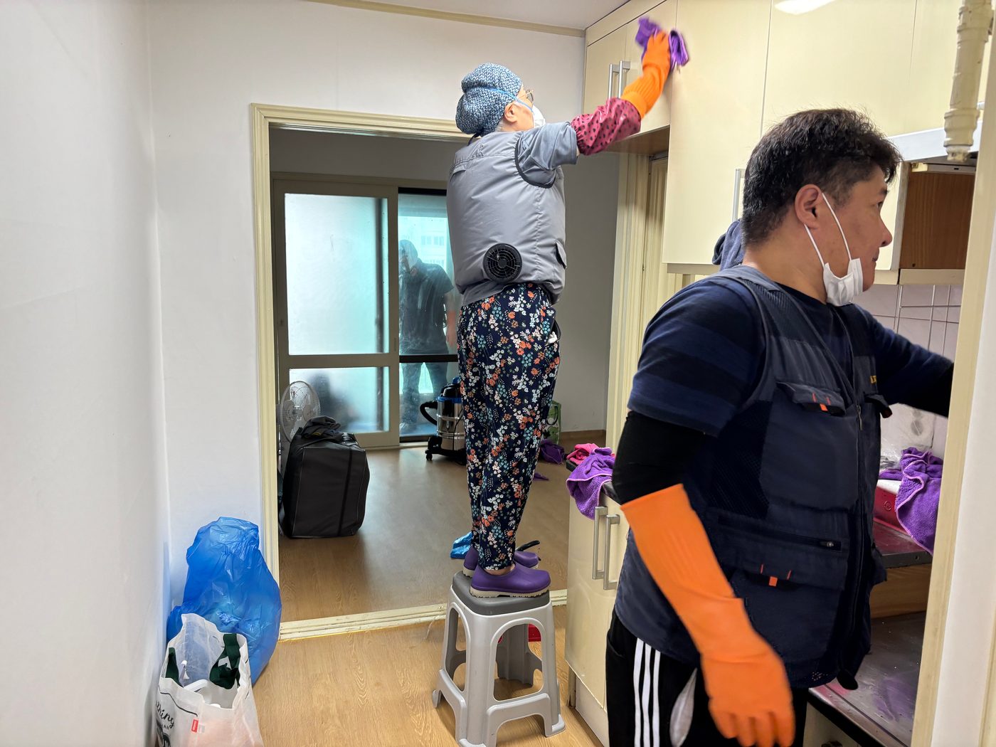 정자2동 행정복지센터 봉사단의 사후관리 청소