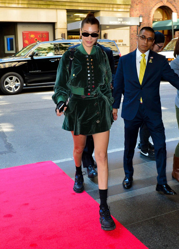 bella-hadid-arrives-to-carlyle-hotel-in-new-york-05-07-2018-1