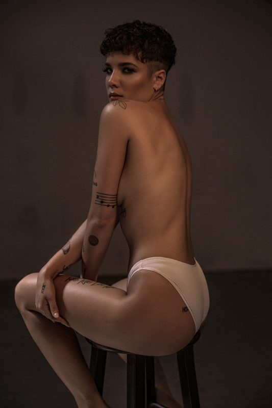 Halsey-Sexy-Topless-legscool.com-1 (3)