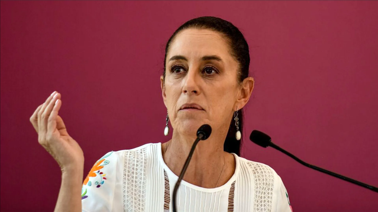 Retiran diputados de Morena espectaculares a favor de Sheinbaum