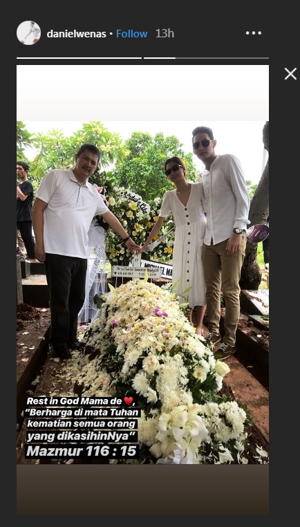 Pemakaman ibu Mikha Tambayong