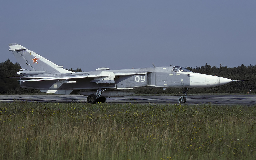 11 ORAP Su-24MR 09 White_0515317