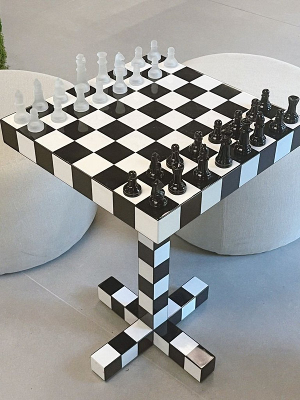 B-W-table-chess.jpg