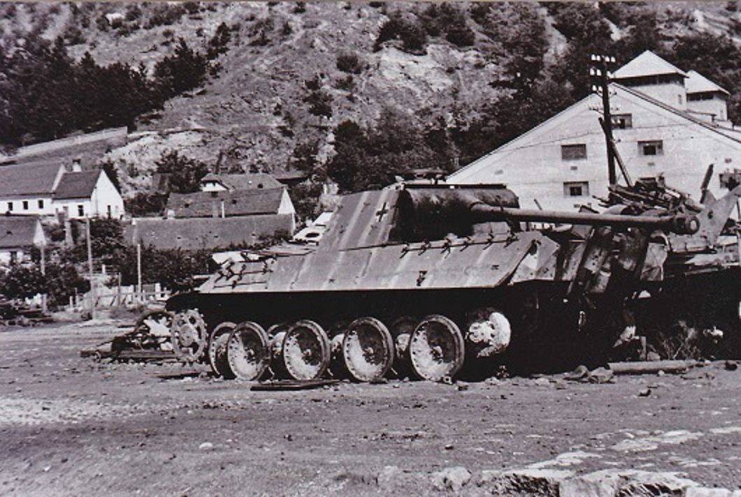 the same burnt out late M.N.H. Panther Ausf.G in Tišnov,
