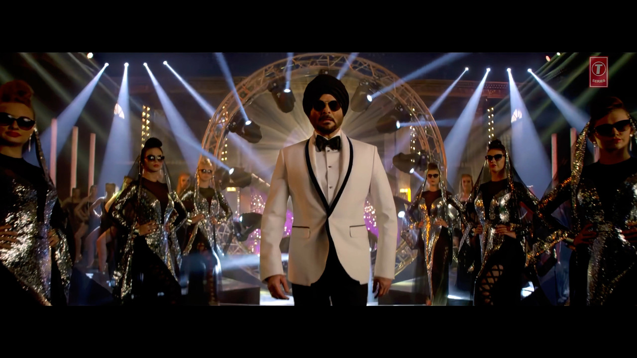 [Image: Mubarakan-Title-Song-Full-Video-Ileana-D...-54-00.jpg]