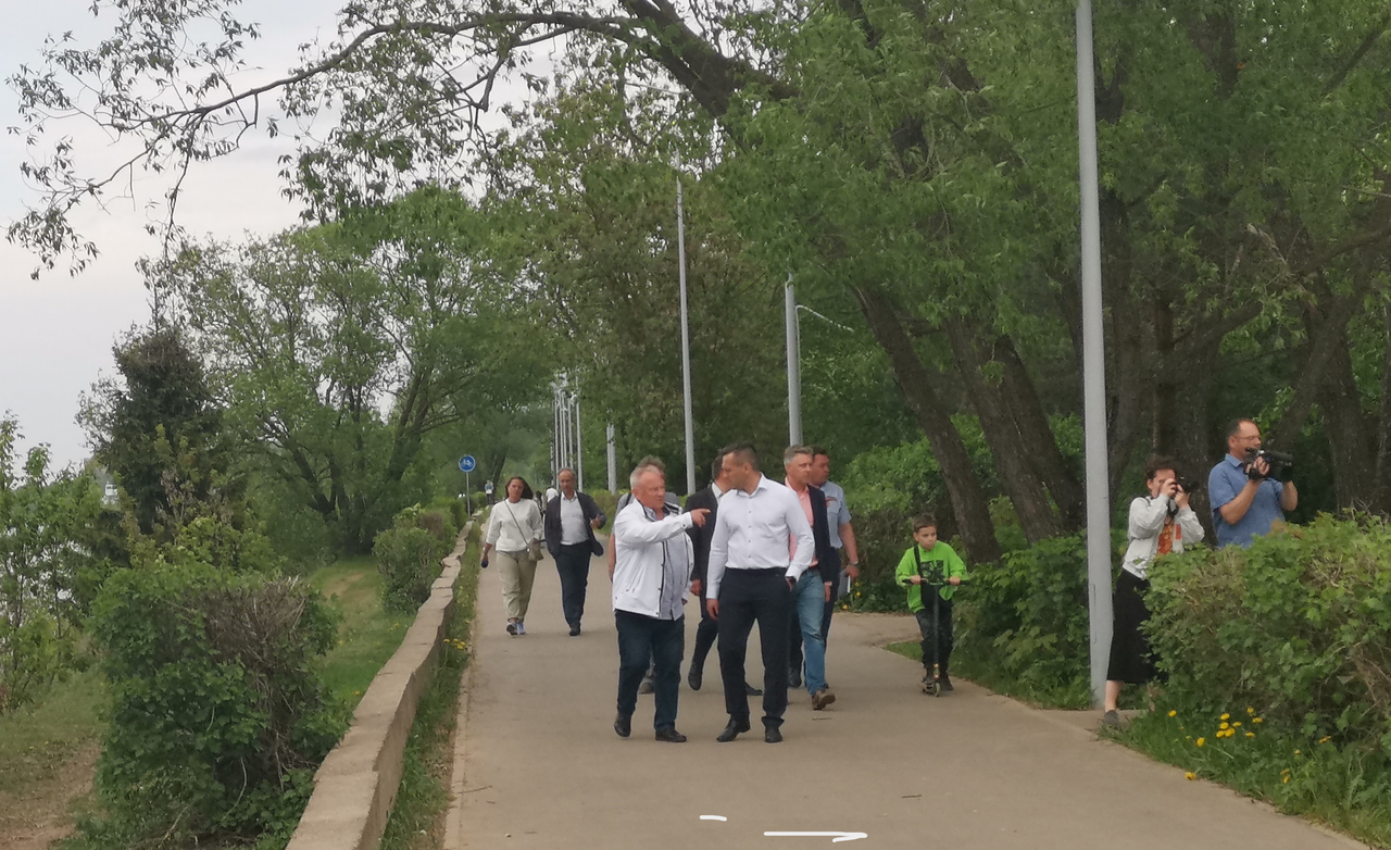 20230518_Прох и Тихомиро на Комсомольской набережной