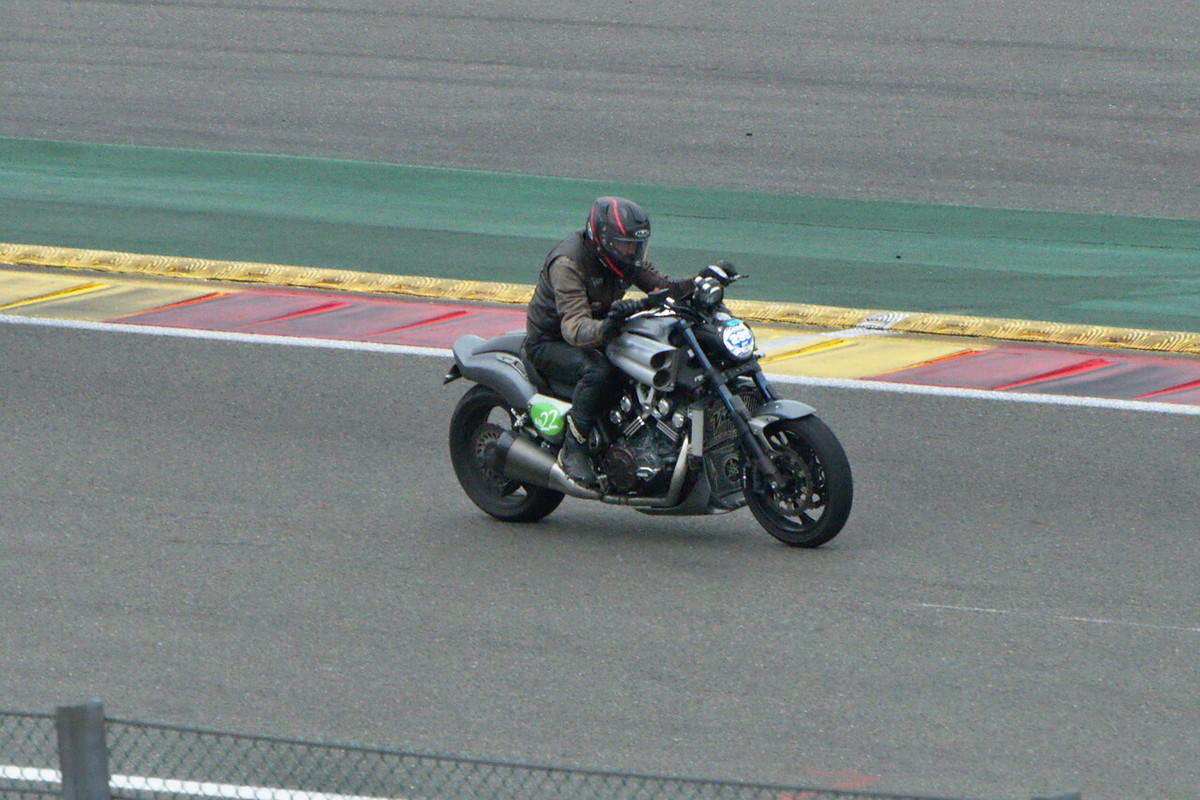 Une journée de roulage à SPA FRANCORCHAMPS - Page 2 R-DSC2686