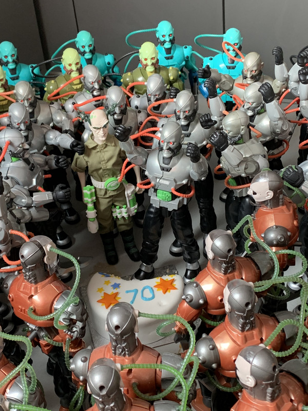 Group shot of all my robots. - Page 2 IMG-5351