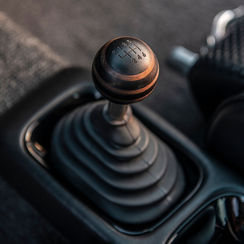 Singer-Vehicle-Design-Suisse-Commission-7.jpg