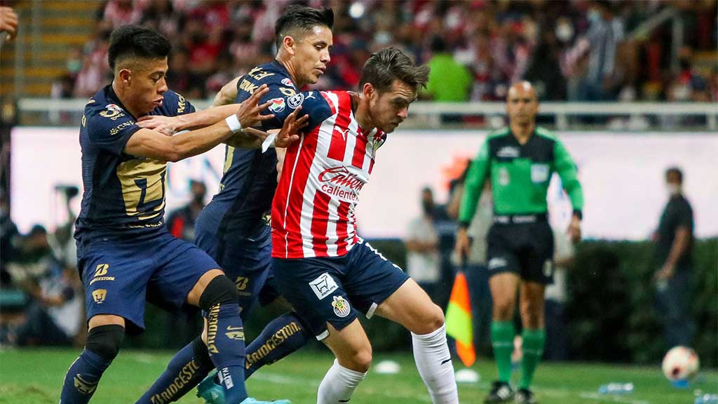 Chivas y Pumas avanzan en el intercambio entre Alan Mozo y César Huerta