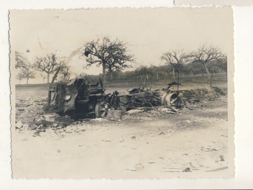 Foto bei CHATEAU BEAUCHENE Frankreich - zerstört