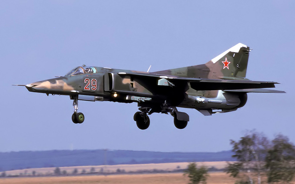 296 APIB Mig-27D 29 Red_ 61912555170 (4)_18.08.92