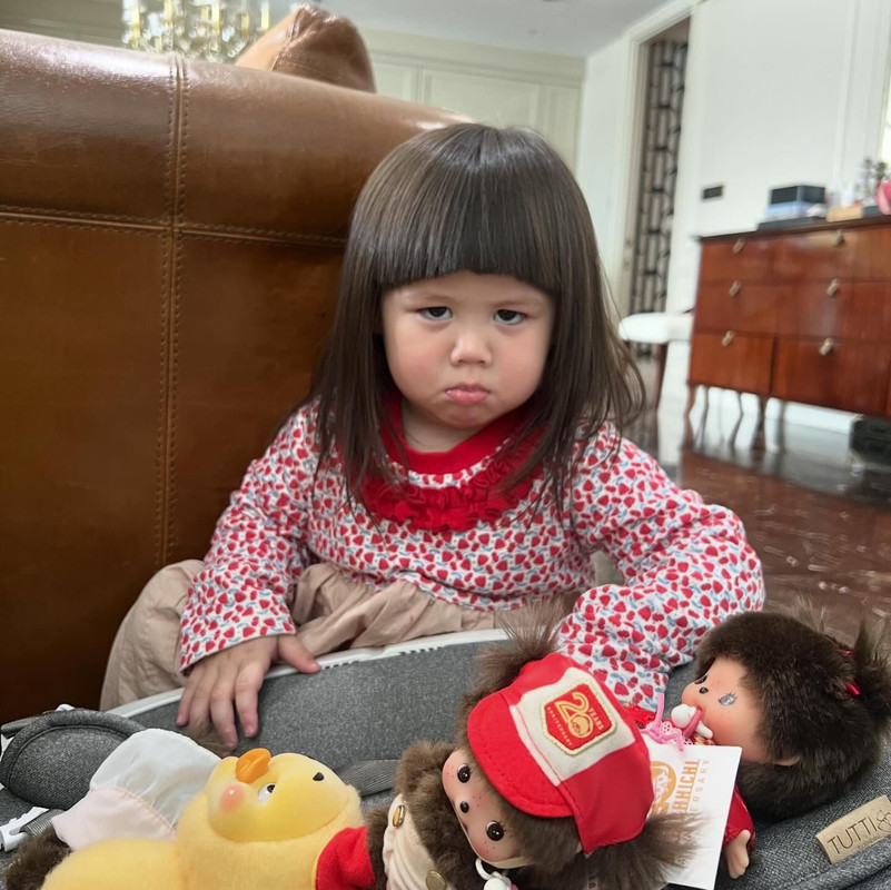 chomismaterialgirl-1716635004-3375701546623781719-4275583