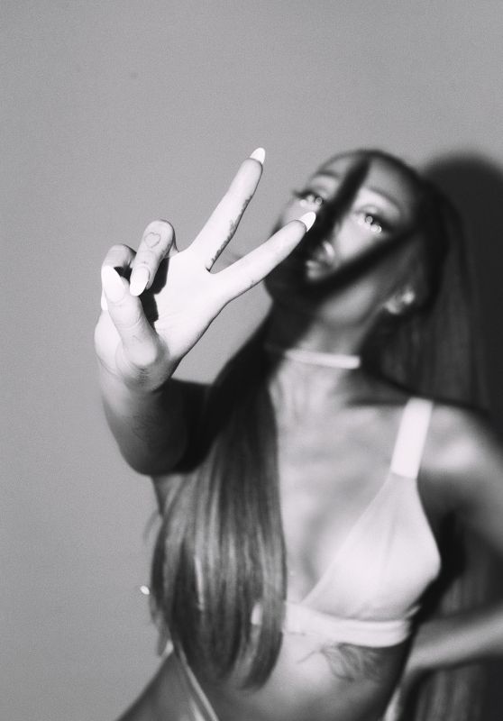 ariana-grande-social-media-10-25-2019-4-thumbnail
