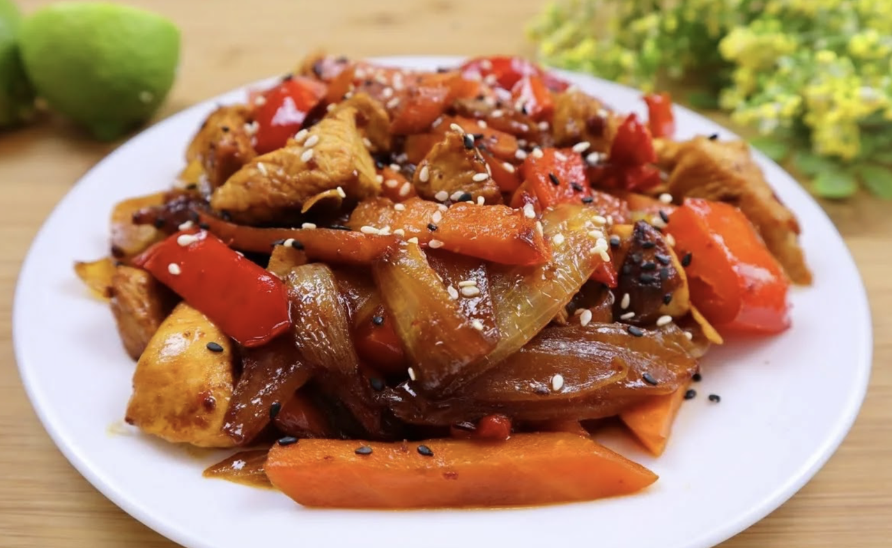 Ломтики индейки с овощами в сычуаньском стиле (350г)