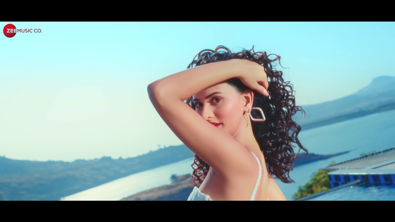 [Image: vlcsnap-2025-05-22-14h03m33s925.png]