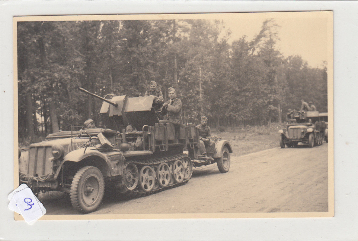 Halbkette mit Geschützaufsatz und Anhänger, Russ