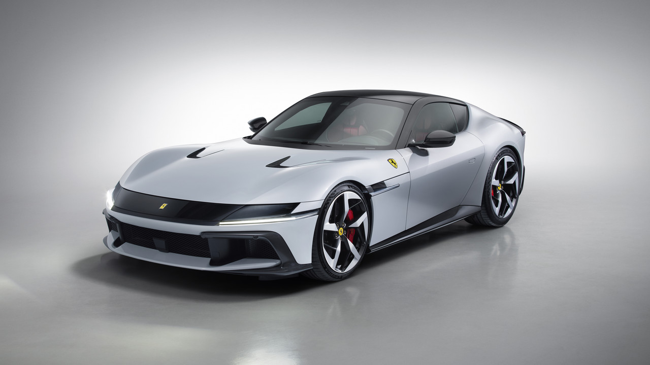 New_Ferrari_V12_ext_03_white_media
