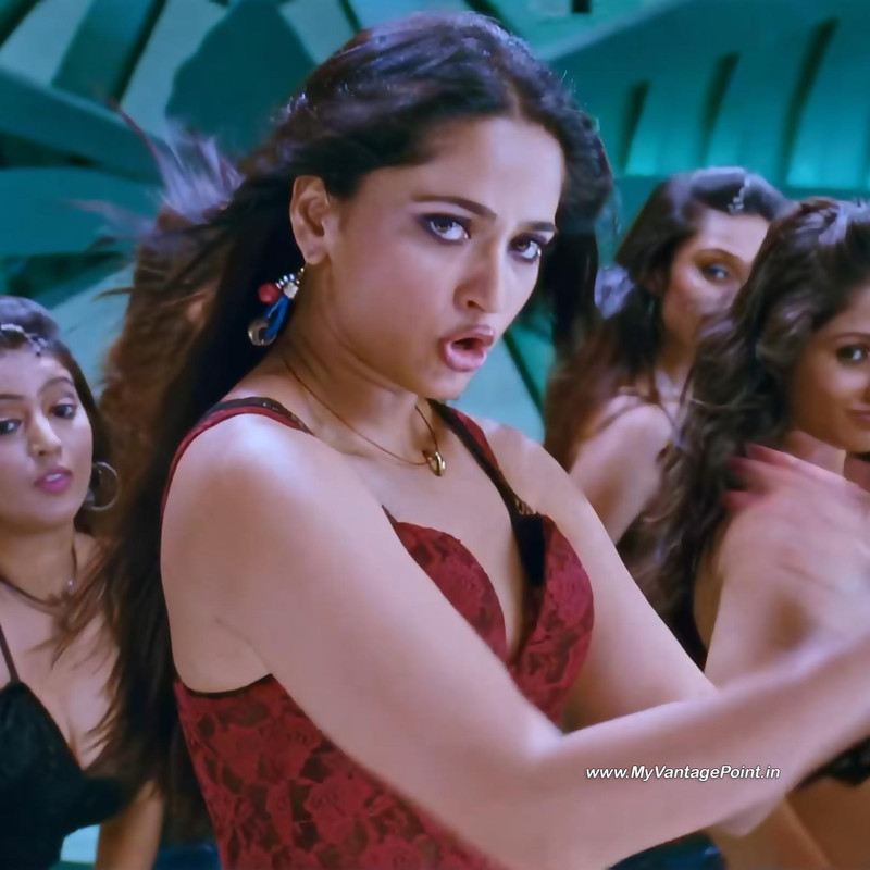 63-Anushka-Shetty-Hot-in-Singam-2-in-Kannukkulle-Song