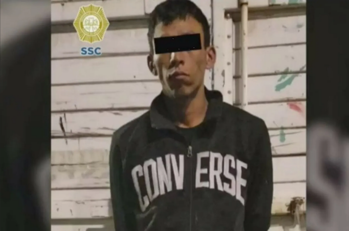Detienen a sujeto que paseaba con huesos humanos por calles de CDMX (Fotos)