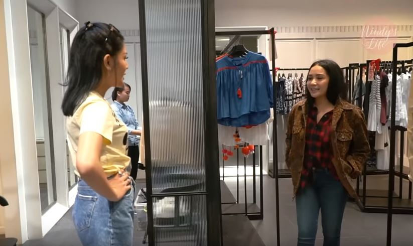 Nindy bertemu Nagita Slavina