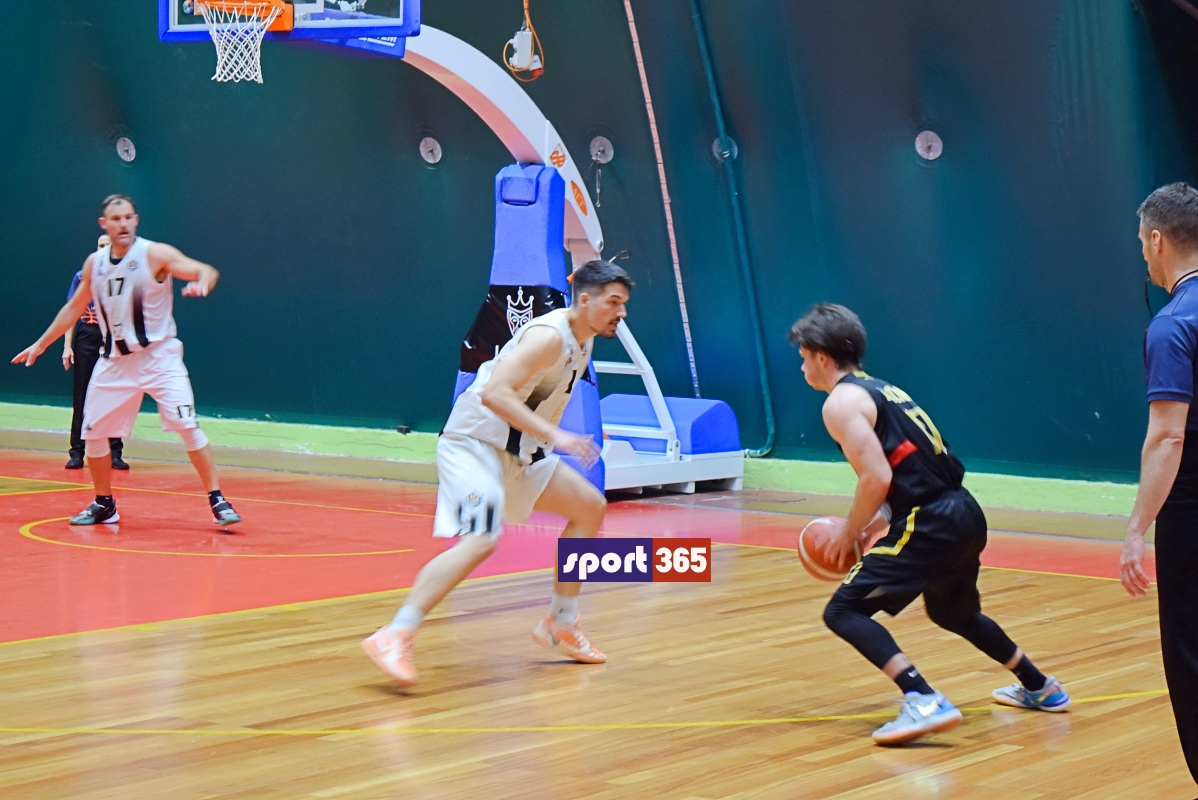 , &Omicron; &Delta;ί&omega;&nu; &Kappa;&upsilon;&pi;&alpha;&rho;&iota;&sigma;&sigma;ί&alpha;&sigmaf;&nbsp;64-60 &tau;&eta;&nu; &Kappa;&alpha;&lambda;&alpha;&mu;ά&tau;&alpha;&nbsp;B.C.&nbsp;&sigma;&tau;&eta;&nu; &Tau;έ&nu;&tau;&alpha;, &iota;&sigma;&omicron;&phi;ά&rho;&iota;&sigma;&epsilon; (1-1) &tau;&omicron;&upsilon;&sigmaf; &tau;&epsilon;&lambda;&iota;&kappa;&omicron;ύ&sigmaf; &tau;&eta;&sigmaf; &Alpha;1 &Epsilon;&Kappa;&Alpha;&Sigma;&Kappa;&Epsilon;&Nu;&Omicron;&Pi; (&phi;&omega;&tau;&omicron;&gamma;&rho;&alpha;&phi;&iota;&epsilon;&sigmaf; & &beta;ί&nu;&tau;&epsilon;&omicron;)