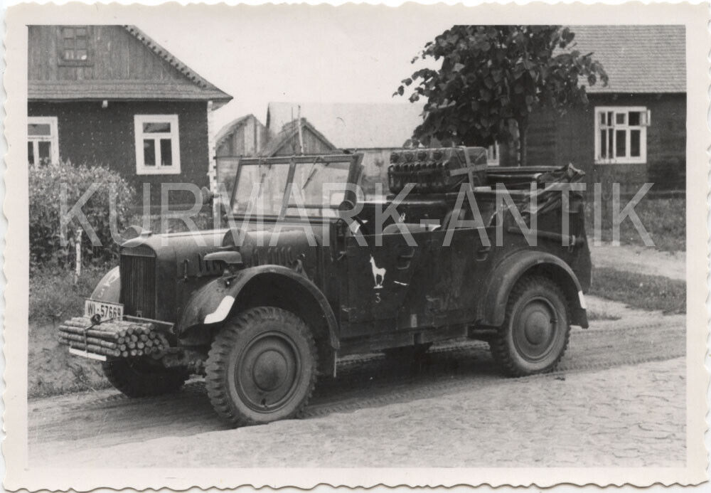 Foto Wehrmacht Flugzeug Luftwaffe PKW Stoewer Kübel Emblem JG51 Gams