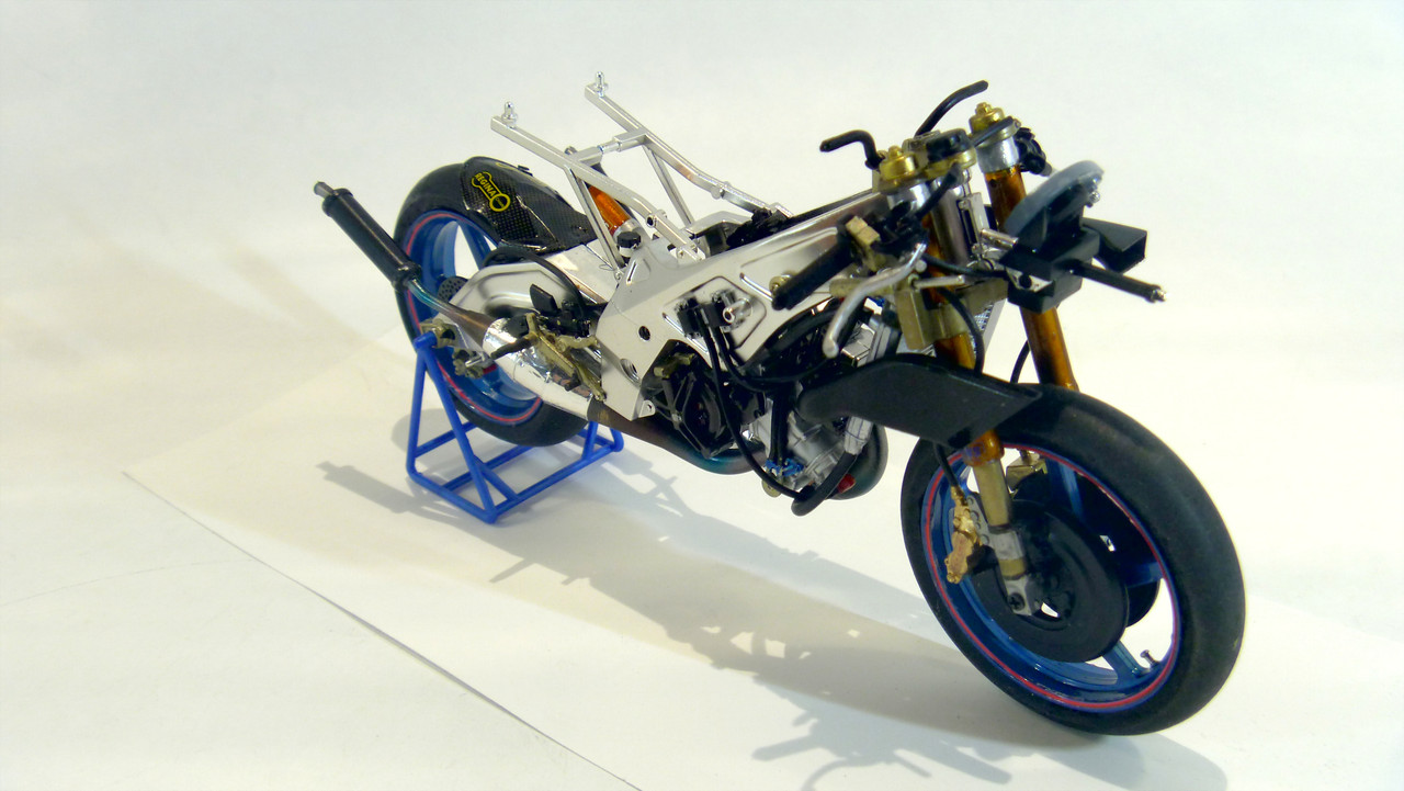 Tamiya 1/12 Yamaha TZ250M P1040325