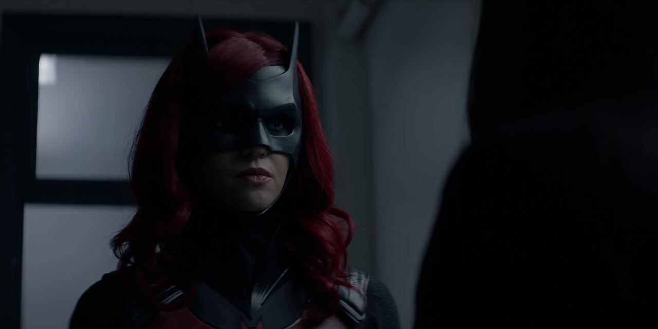 Batwoman.S01E10.How.Queer.Everything.Is.Today!.1080p.10bit.BluRay.AAC5.1.HEVC-Vyndros.mkv_snapshot_2
