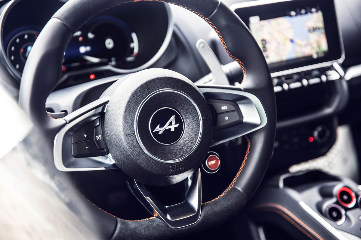 21234934_2019_-_ALPINE_A110S_tests_drive_in_Portugal