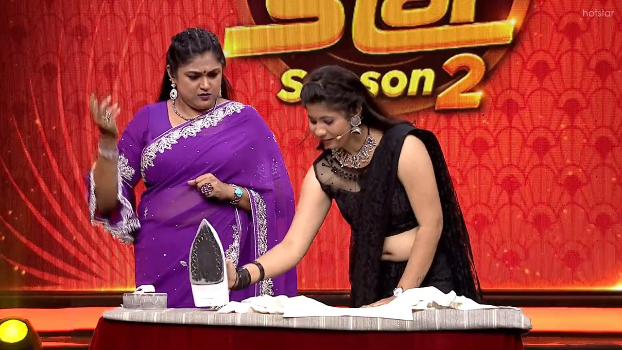 Hot Kannada Girl Open Big Navel show in Black Saree.mkv_snapshot_00.40.599