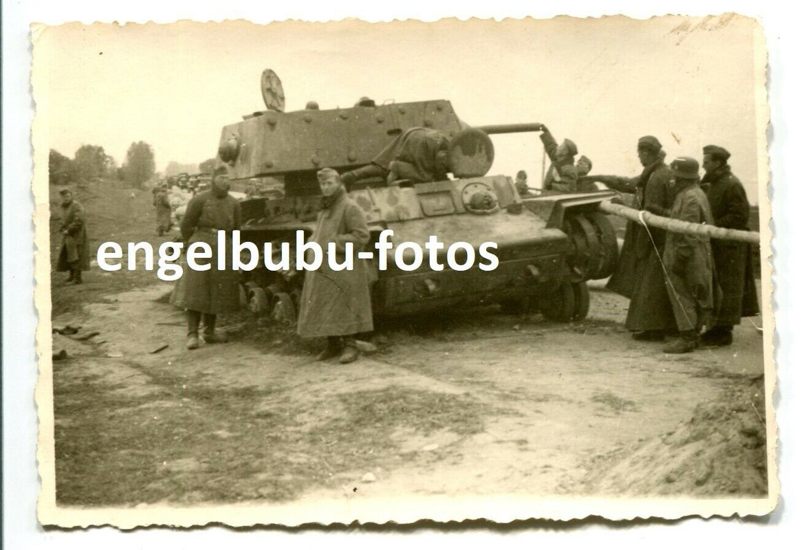 FOTO - PANZER - Getarnter Russischer KW-I im Einsatz Ilmen-See Rußland