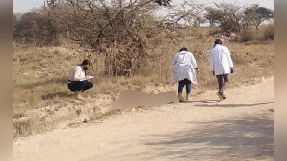 A la orilla de un camino, encuentran el cadáver de un hombre en Hidalgo