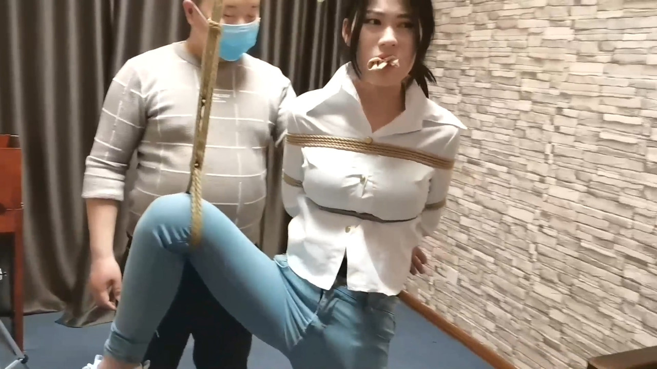 一绳所爱 美女白领遭遇绑架调戏 冷兮.mp4_20210822_131152.780