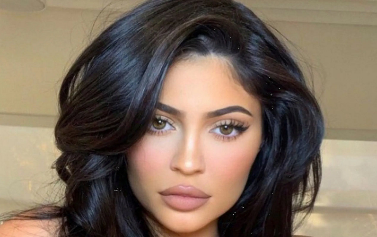 Kylie Jenner seduce con diminuto vestido de cuero