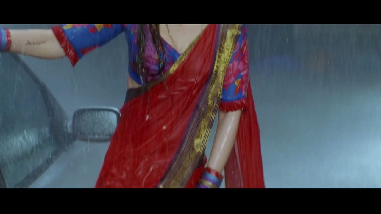 [Image: Kareena-Kapoor-Khan-Hot-Song-From-Chamel...-13-35.jpg]