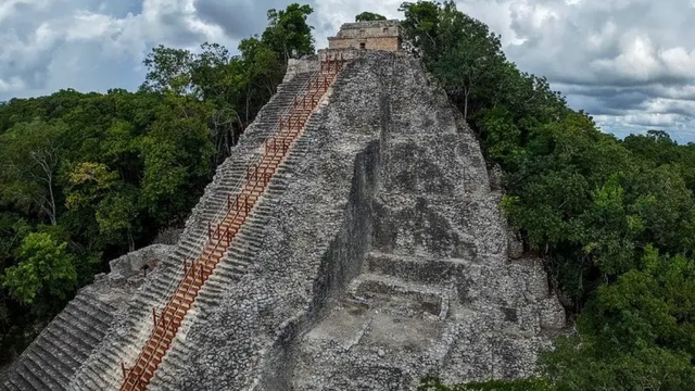 Escaleras para subir a la pirámides Cobá - Zona arqueológica - Foro Riviera Maya y Caribe Mexicano