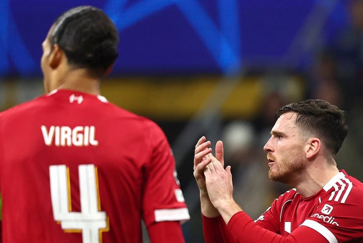 Salah ghét bỏ Liverpool vẫn được đồng đội ủng hộ, HLV Slot tính đường “làm hòa”