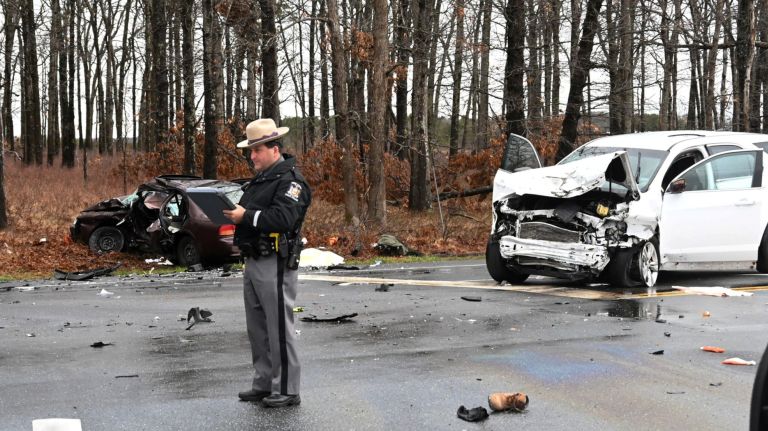 Fatal 2-car crash at Long Island intersection