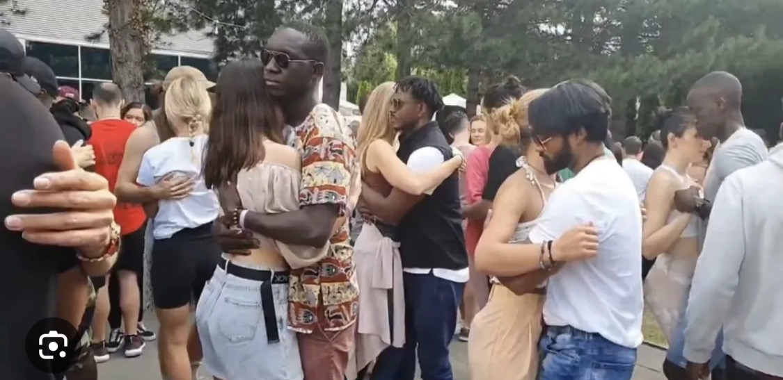 https://i.postimg.cc/C1V6L5Vq/IMG-5227.jpg