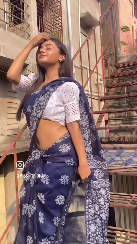 bengali girl sexy in blue saree.mp4_snapshot_00.14.790