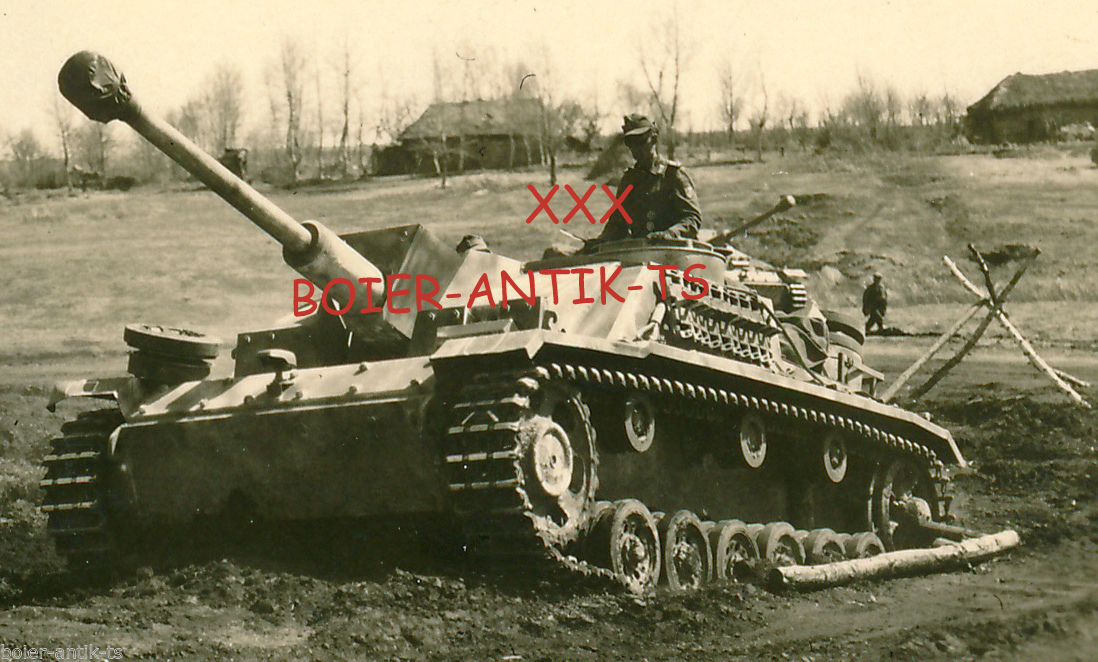 FOTO 2 WK STURMGESCHÜTZ STUG KOMMANDANT ORDEN
