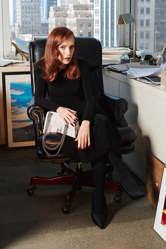 Balenciaga, la campagna SS23 con Nicole Kidman e Bella Hadid Balenciaga, la campagna SS23 con Nicole Kidman e Bella Hadid