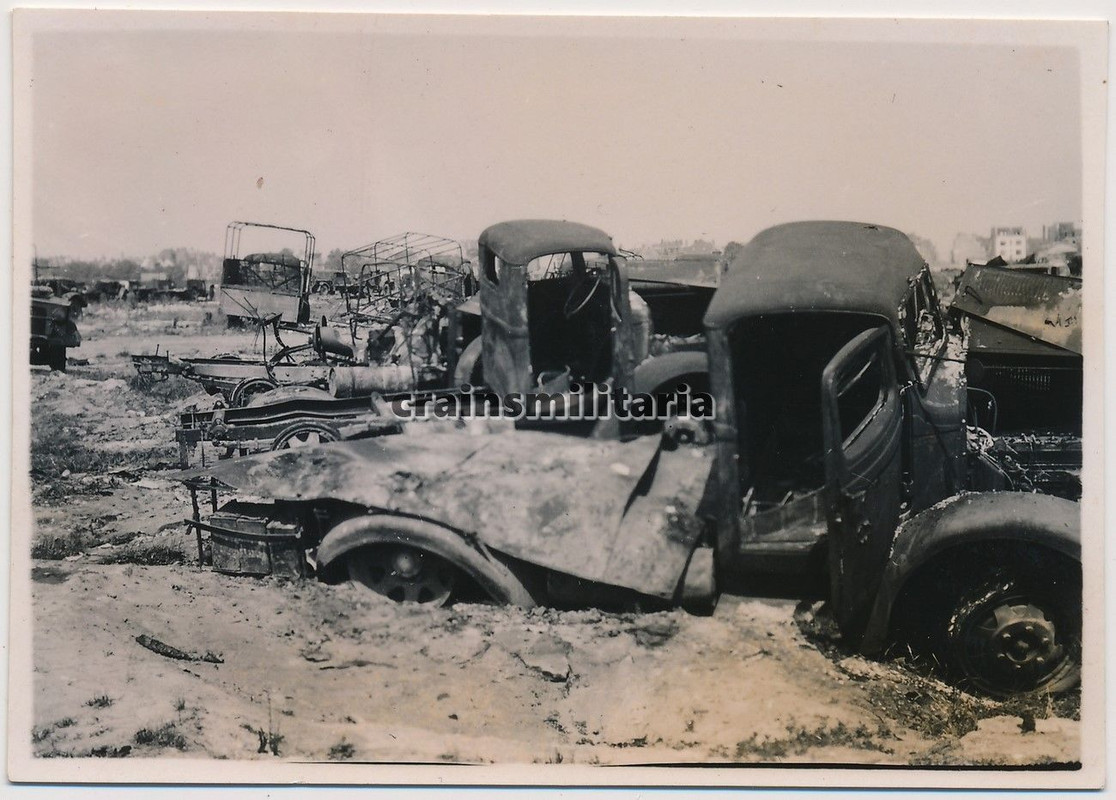 Orig. Foto zerstörte englische franz. Beute Lkw 